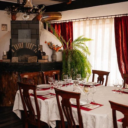 Hotel Casa Octavian à Sucevita Extérieur photo