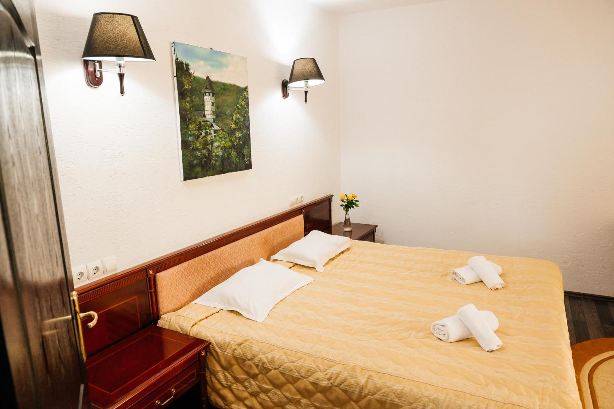 Hotel Casa Octavian à Sucevita Extérieur photo
