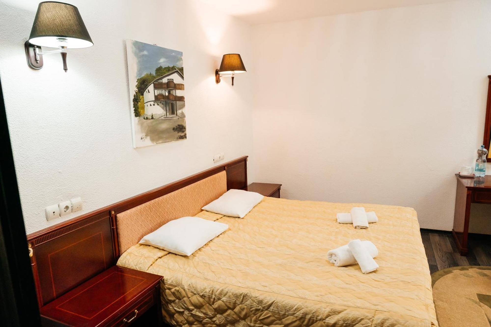 Hotel Casa Octavian à Sucevita Extérieur photo